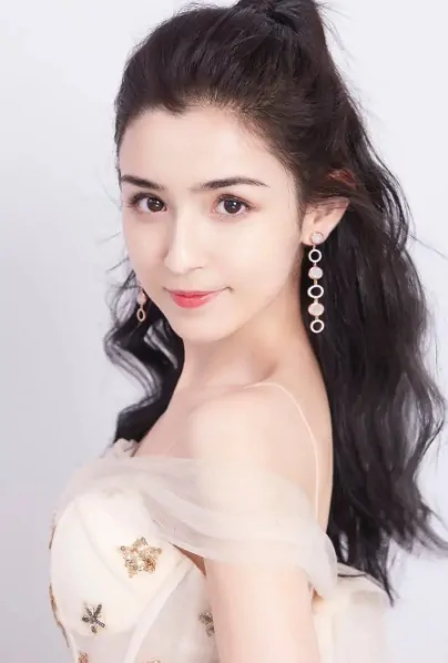 Hani Kyzy 哈妮克孜, Chinese Actress