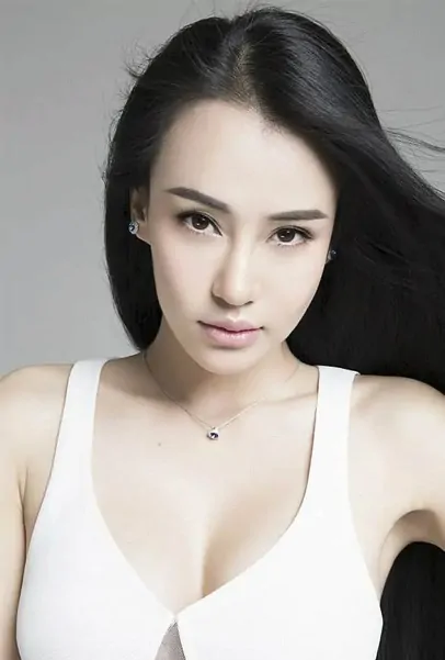 Muqi Miya 母其弥雅 Chinese Actress Photo
